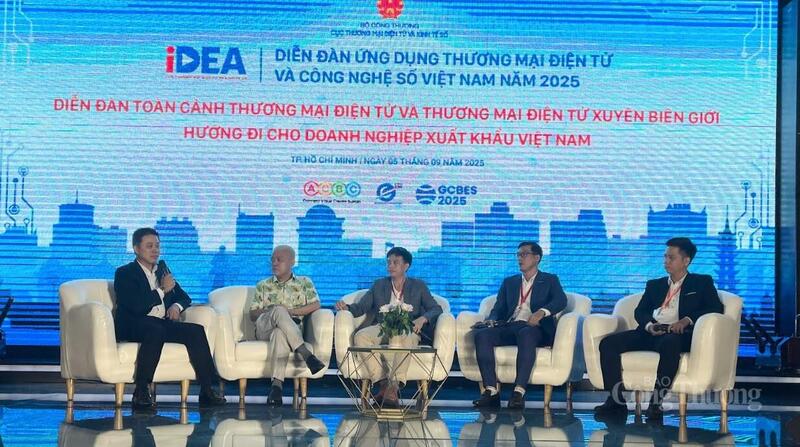 Phiên thảo luận bàn tròn chia sẻ về xu hướng thương mại điện tử mới tại Việt Nam cũng như xây dựng thương hiệu Việt từ thị trường trong nước ra quốc tế qua thương mại điện tử