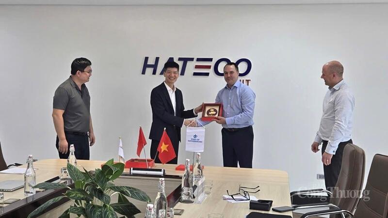 Đoàn doanh nghiệp Thụy Điển trao quà tặng doanh nghiệp tại Hải Phòng