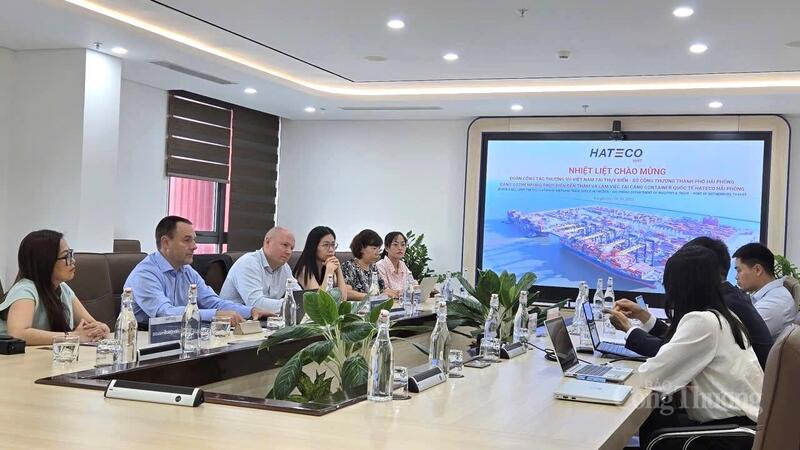 Đoàn doanh nghiệp Thụy Điển làm việc với Công ty cổ phần Cảng Container quốc tế Hateco Hải Phòng (Hateco)