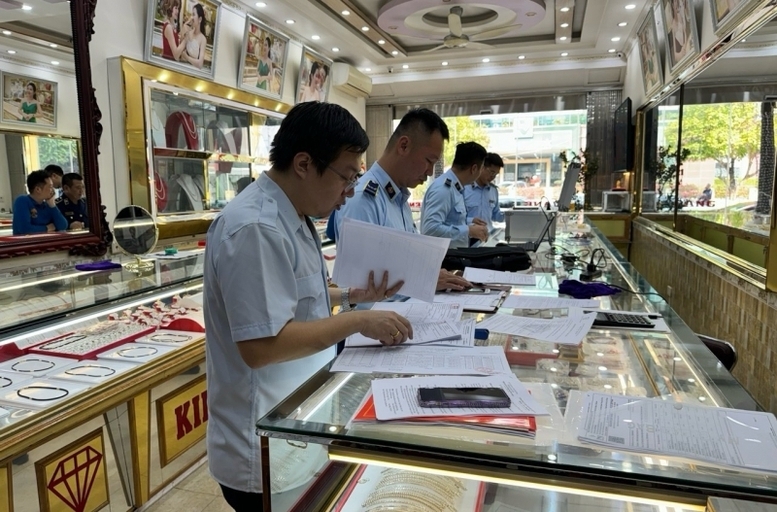 Tổ chức thanh tra việc chấp hành pháp luật của các doanh nghiệp kinh doanh vàng. Ảnh minh họa