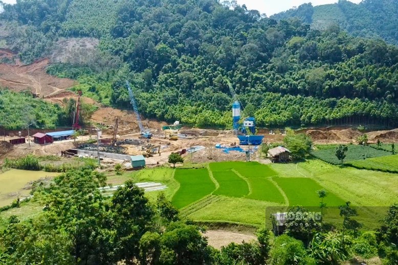 Dự án cao tốc Chợ Mới - Bắc Kạn gặp khó về mặt bằng. Ảnh: Nguyễn Hoàn.