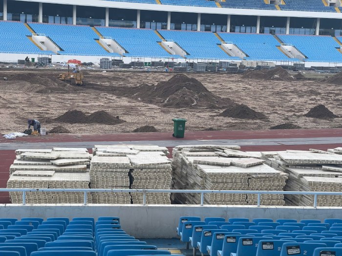 Hệ thống phun nước sân Mỹ Đình cũng được nâng cấp. Ảnh: Minh Dân