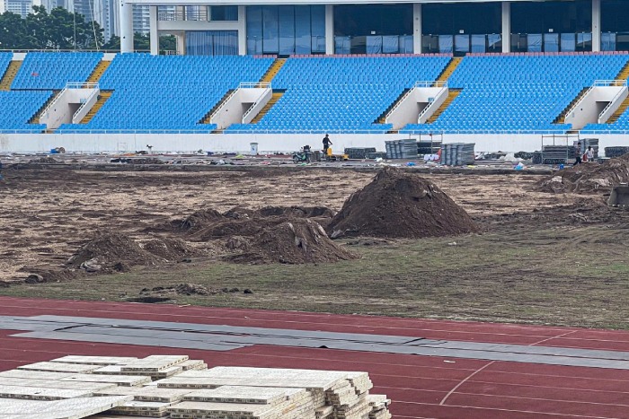 Dự án nâng cấp mặt cỏ sân Mỹ Đình dự kiến hoàn thành trong 3 tháng. Ảnh: Minh Dân