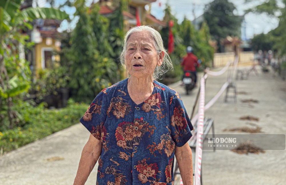Đơn cử là trường hợp hộ gia đình bà Trần Thị Len (thôn Niêm Phò, xã Quảng Điền), căn nhà cấp 4 cùng mảnh vườn chỉ cách điểm sạt lở chừng 40m, hiện đang nằm trong vùng có thể bị ảnh hưởng. “Nếu mùa mưa lũ sắp tới, sạt lở ăn sâu thêm thì nguy cơ ảnh hưởng đến người và tài sản là rất lớn.Mong tình trạng sớm được khắc phục”, bà Len lo lắng.