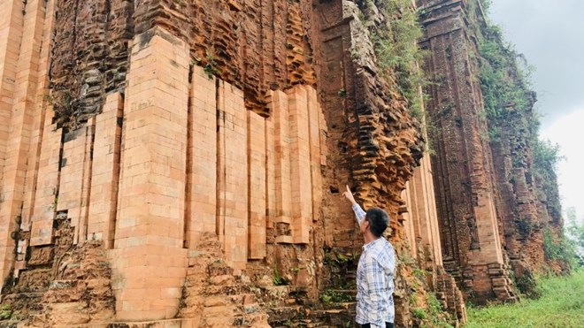 Gạch mới tại tháp Chăm Khương Mỹ bong tróc chỉ sau hai năm trùng tu