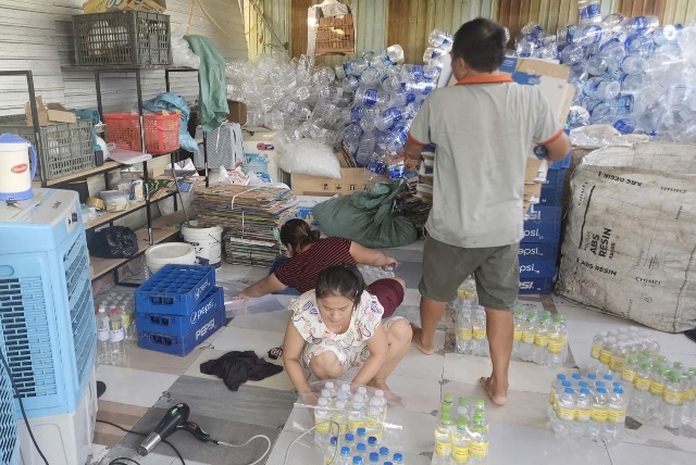 Công an Đà Nẵng triệt phá đường dây sản xuất giấm giả “siêu bẩn” từ axit. Ảnh: CACC