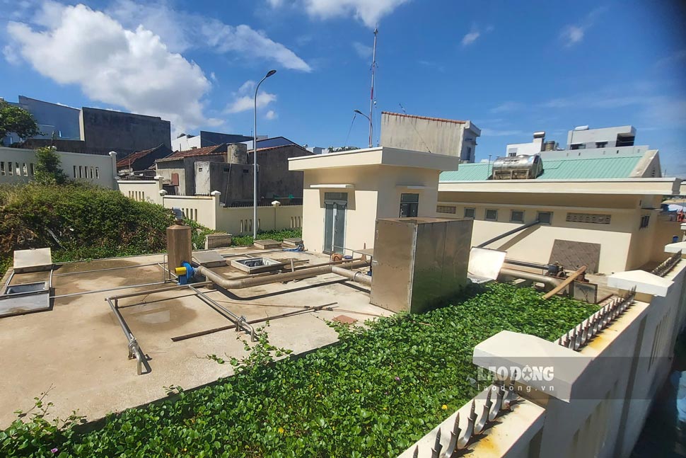 Nhà máy xử lý nước thải Nhơn Lý khóa trái cửa, không hoạt động. Ảnh: Hoài Phương