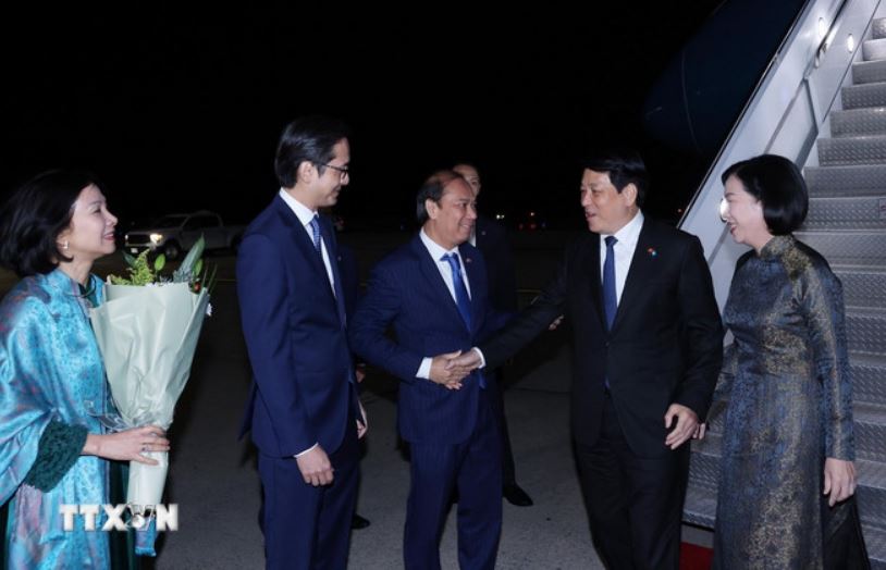 Chủ tịch nước Lương Cường và Phu nhân tới Sân bay quốc tế J.F Kennedy. Ảnh: TTXVN