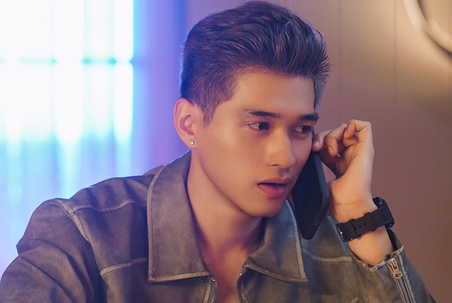 Nam diễn viên trong phim “Nụ hôn bạc tỷ“. Ảnh: CGV