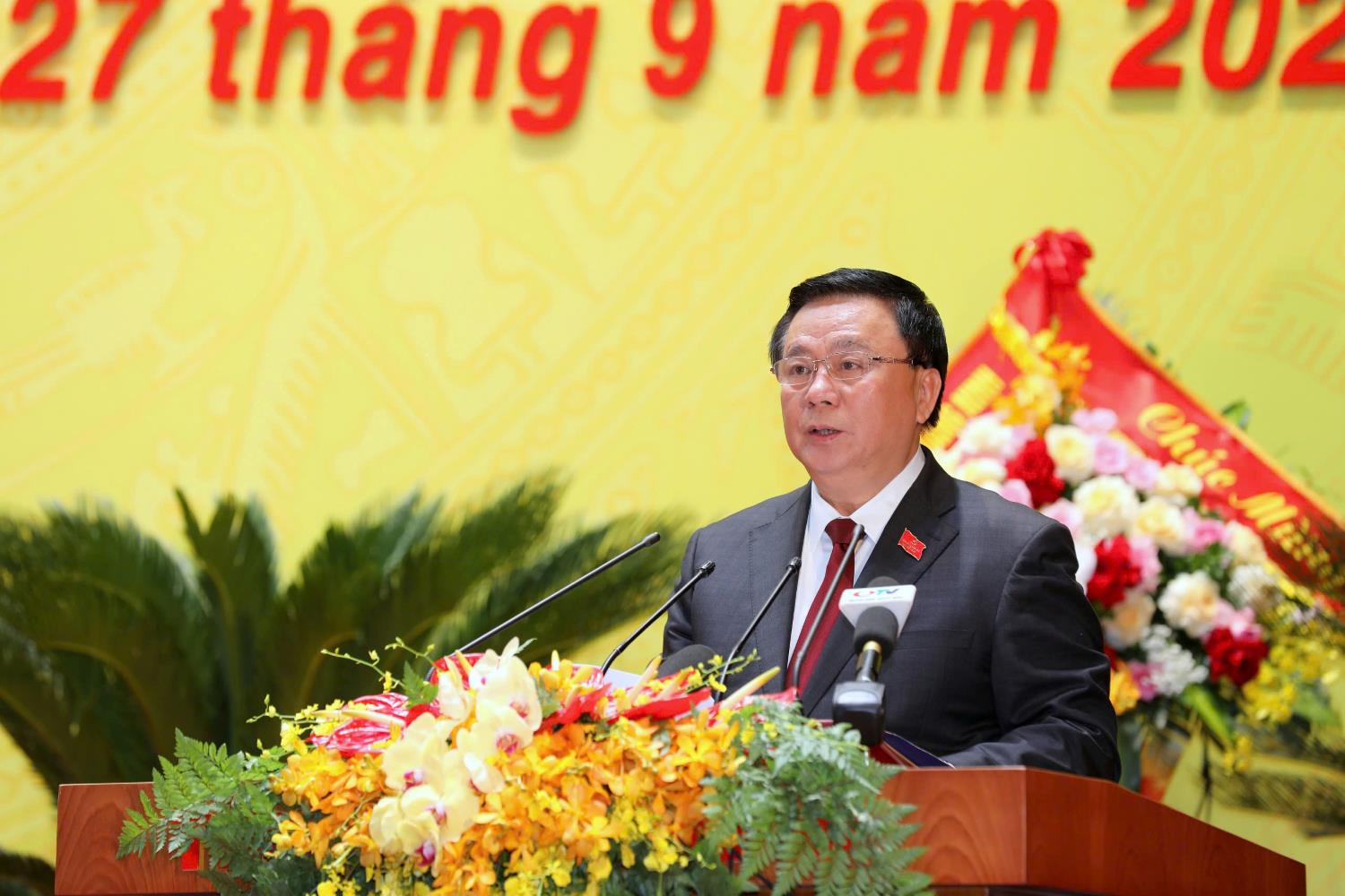 Ông Nguyễn Xuân Thắng - Ủy viên Bộ Chính trị, Giám đốc Học viện Chính trị quốc gia Hồ Chí Minh, Chủ tịch Hội đồng Lý luận Trung ương - phát biểu chỉ đạo tại Đại hội đại biểu Đảng bộ tỉnh Quảng Ninh lần thứ XVI. Ảnh: Nguyễn Hùng