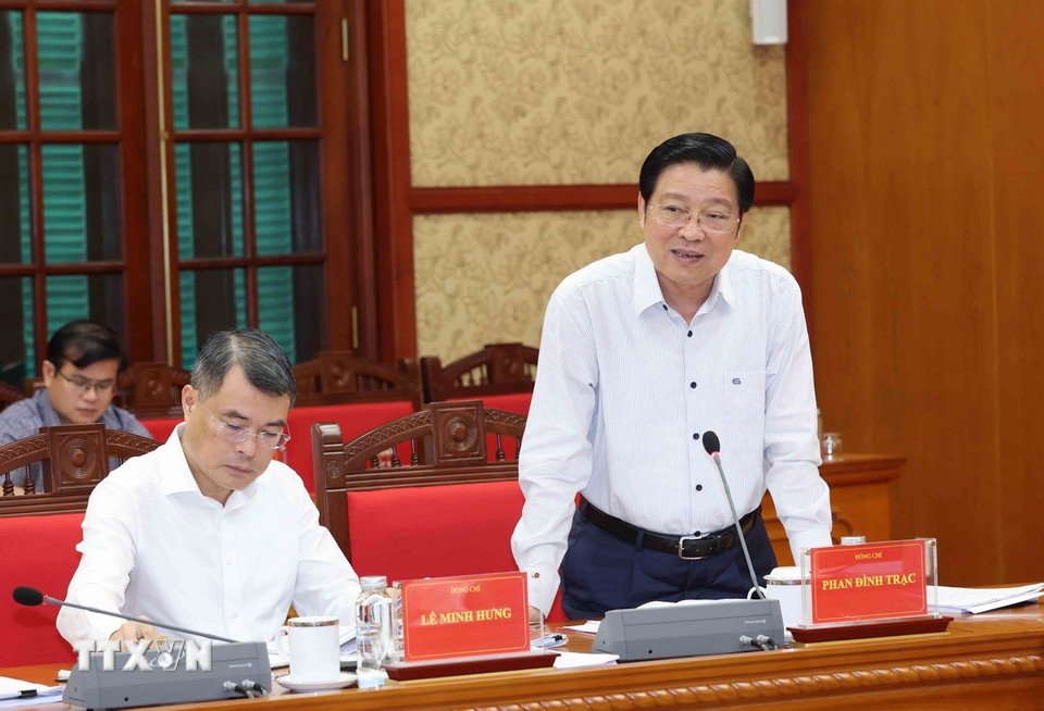 Ông Phan Đình Trạc - Ủy viên Bộ Chính trị, Bí thư Trung ương Đảng, Trưởng Ban Nội chính Trung ương, Phó Trưởng Ban Thường trực Ban Chỉ đạo Trung ương về phòng, chống tham nhũng, lãng phí, tiêu cực - phát biểu tại cuộc họp. Ảnh: Phương Hoa/TTXVN