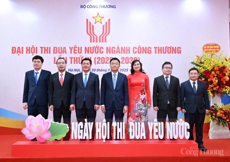 Phó Thủ tướng Chính phủ Lê Thành Long và tập thể lãnh đạo Bộ Công Thương tại Đại hội Thi đua yêu nước ngành Công Thương lần thứ IV, giai đoạn 2025 - 2030.