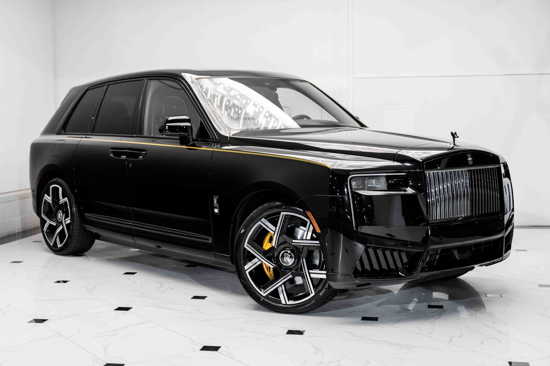 used-2025-rolls-royce-cullinan-black-badge-1732547267.jpg