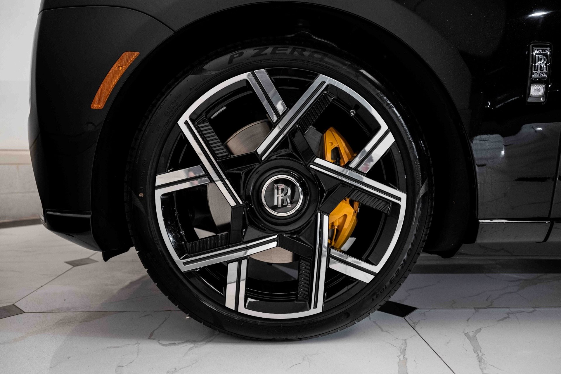 used-2025-rolls-royce-cullinan-black-badge-1732549383-2-.jpg