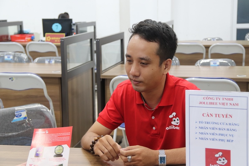 Ông Phạm Mạnh Quân – Giám sát tuyển dụng của chuỗi nhà hàng Jollibee khu vực miền Bắc. Ảnh: Mỹ Linh