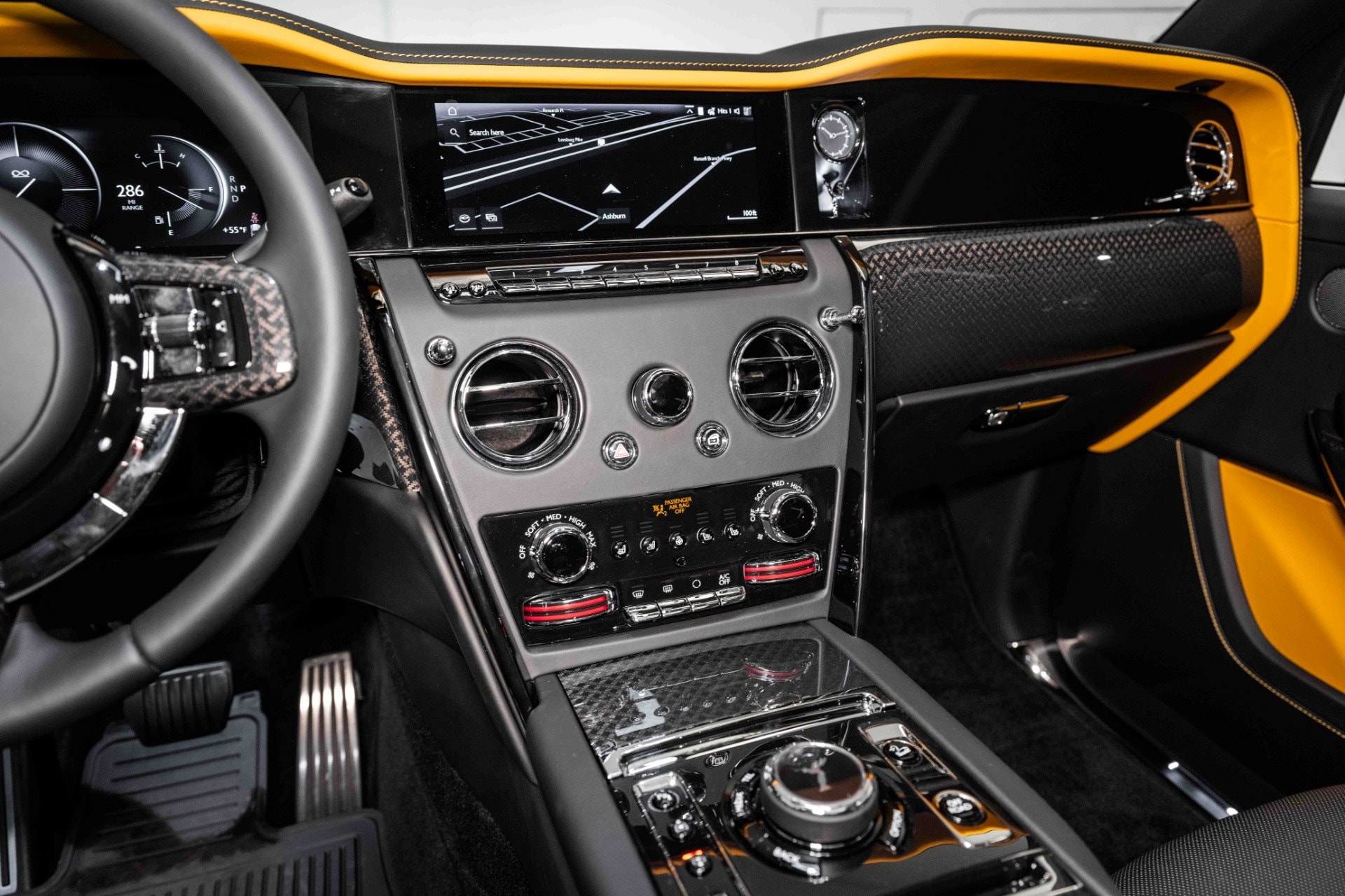 used-2025-rolls-royce-cullinan-black-badge-1732549383-3-.jpg