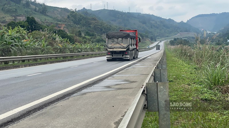 Lượng phương tiện gia tăng khiến nhu cầu mở rộng ngày càng cấp thiết. Ảnh: Đinh Đại
