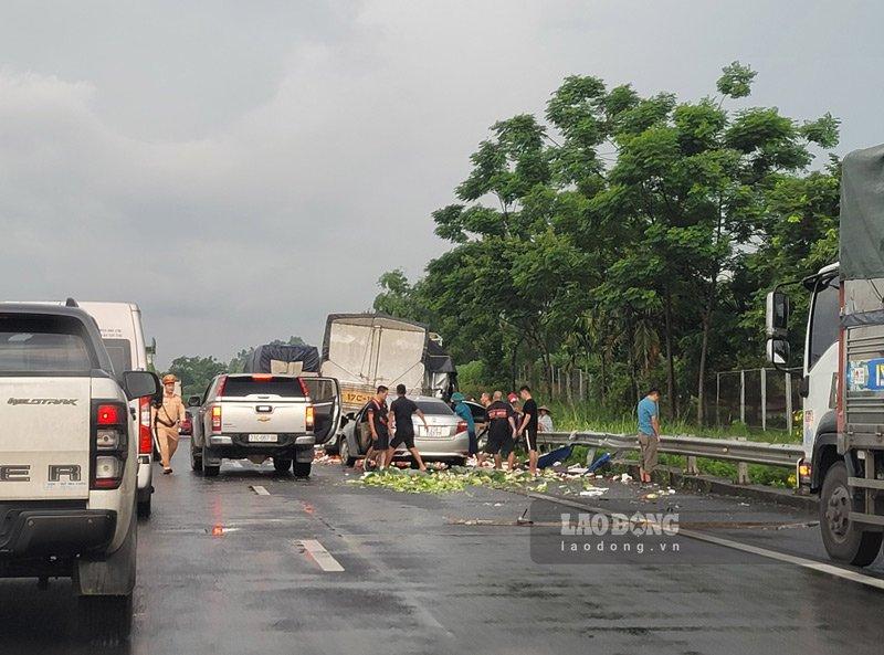 Mỗi khi xảy ra tai nạn đều khiến cao tốc Nội Bài - Lào Cai bị ách tắc. Ảnh: Đinh Đại