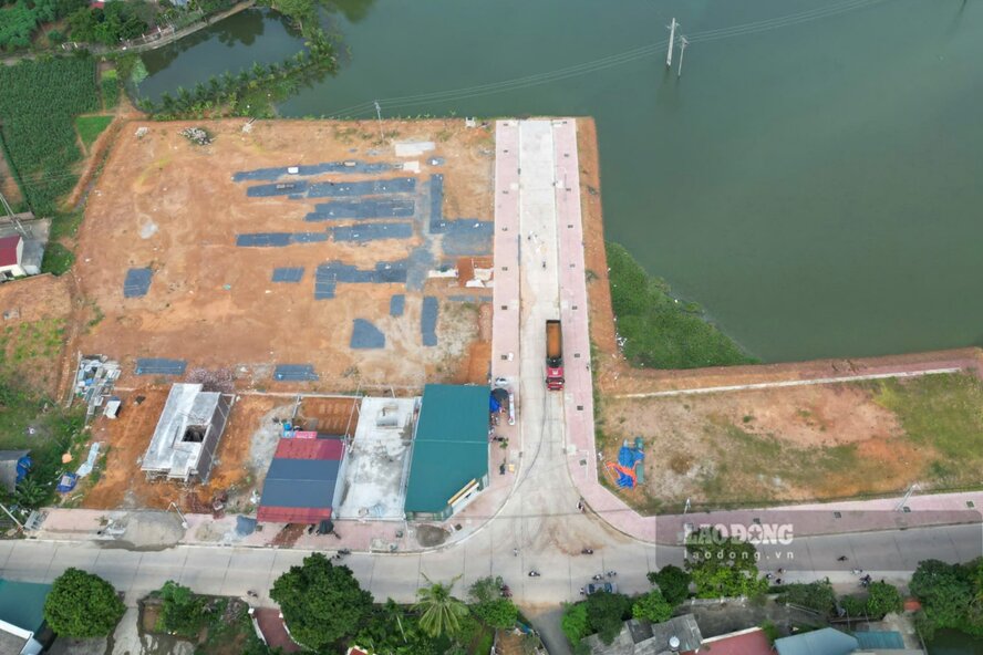 Toàn cảnh khu tái định cư tuyến nhánh đường liên vùng. Ảnh: Tô Công.