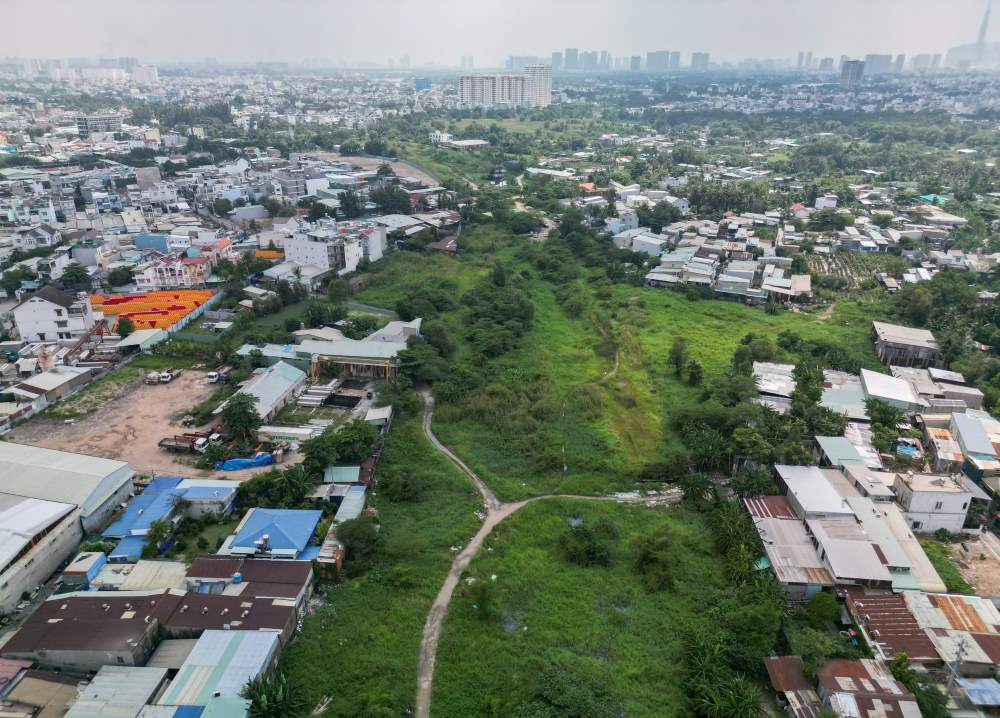 Phân đoạn 3 dài 2,75 km từ nút giao Gò Dưa đến đường Phạm Văn Đồng (phường Tam Bình) sẽ tái khởi công. Ảnh: Anh Tú