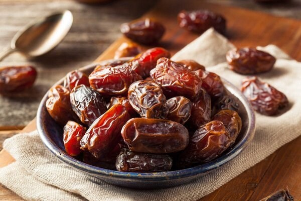 So sánh chất xơ, vitamin và dinh dưỡng giữa chà là tươi và chà là khô