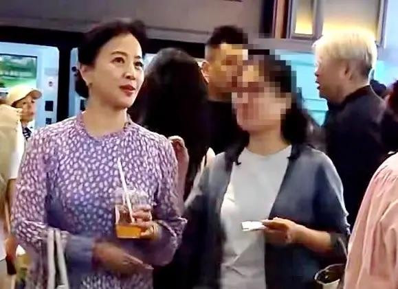Mẹ Lưu Diệc Phi ở tuổi 66. Ảnh: chụp màn hình