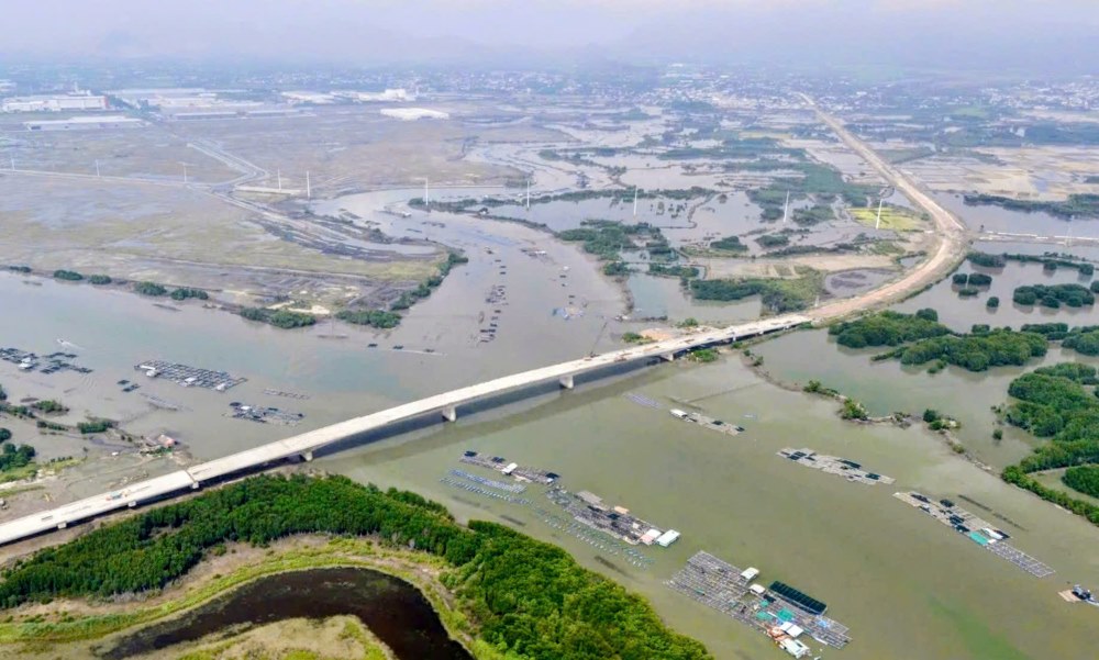Toàn cảnh tuyến đường 991B hơn 9,7km đang được thi công khẩn trương, kết nối từ cao tốc Biên Hòa – Vũng Tàu về cụm cảng Cái Mép – Thị Vải. Ảnh: Tuệ Minh