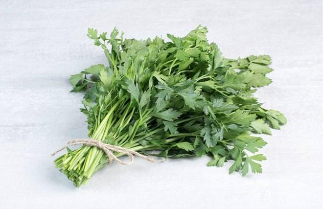 Rau mùi, gia vị quen thuộc có thể giúp giảm lo âu, hạ huyết áp và làm đẹp da