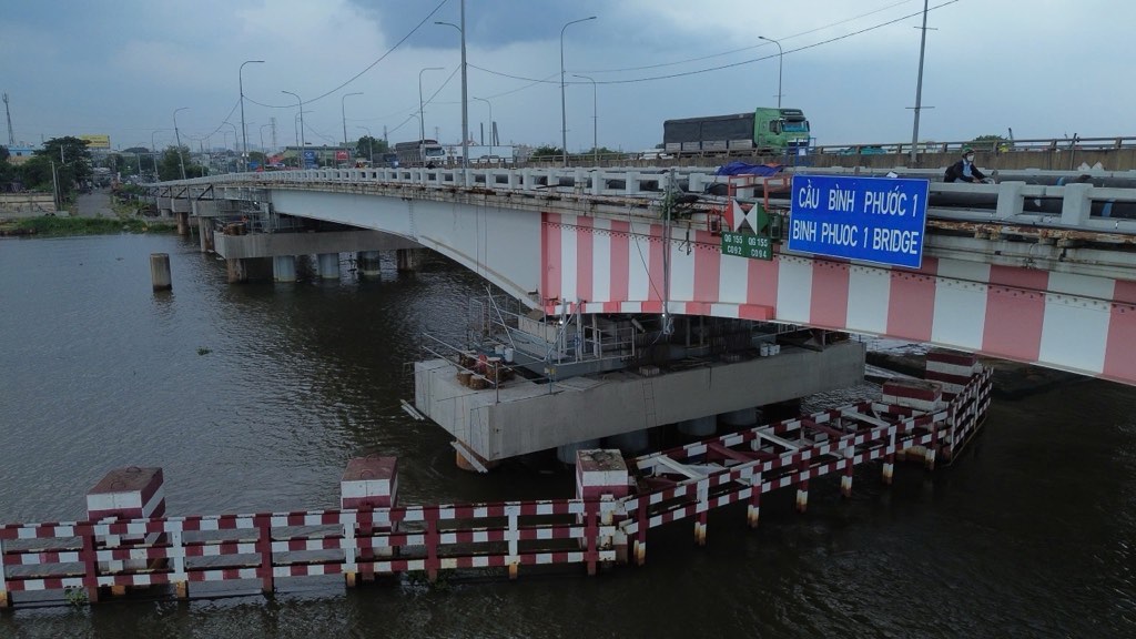 Cầu Bình Phước 1 – cây cầu duy nhất trên sông Sài Gòn chưa đạt chuẩn thông thuyền trước khi được nâng cao.