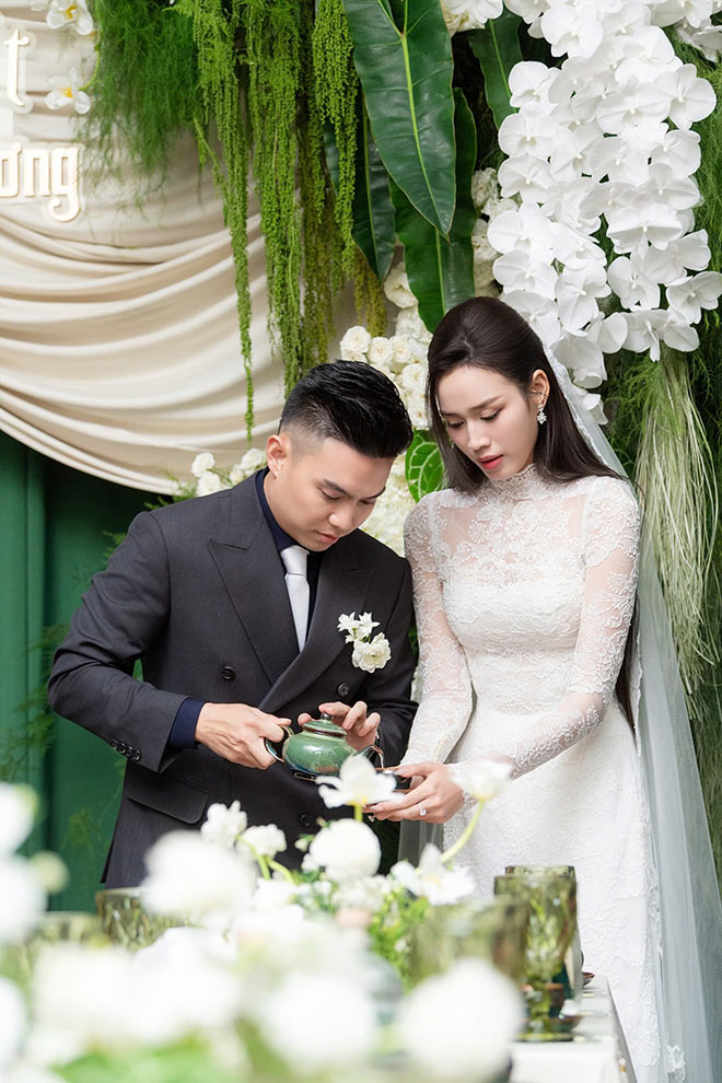 Cô dâu, chú rể thực hiện các nghi thức trong lễ vu quy tại Thanh Hóa - quê nhà của Đỗ Thị Hà. Ảnh: Lê Chí Linh