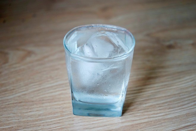 Ảnh hưởng tiêu cực của nước đá lạnh đến hệ tiêu hóa