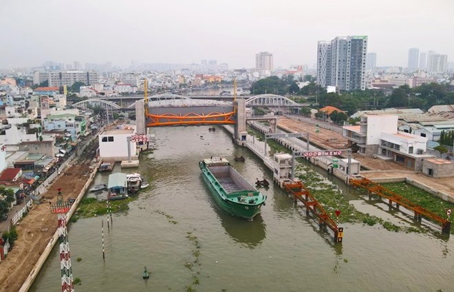 Cống ngăn triều Tân Thuận. Ảnh: Anh Tú