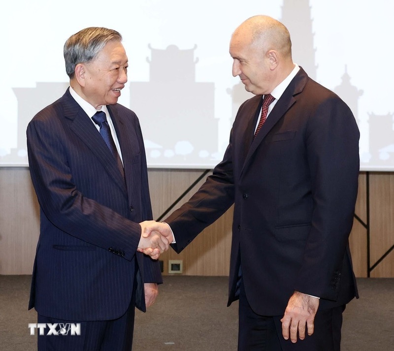 Tổng thống Rumen Radev đón Tổng Bí thư Tô Lâm đến dự Diễn đàn Doanh nghiệp Việt Nam - Bulgaria. Ảnh: Thống Nhất/TTXVN