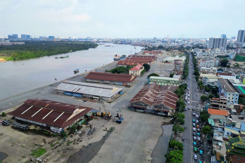 Đường Nguyễn Tất Thành sẽ được mở rộng về phía cảng Khánh Hội. Ảnh: Anh Tú
