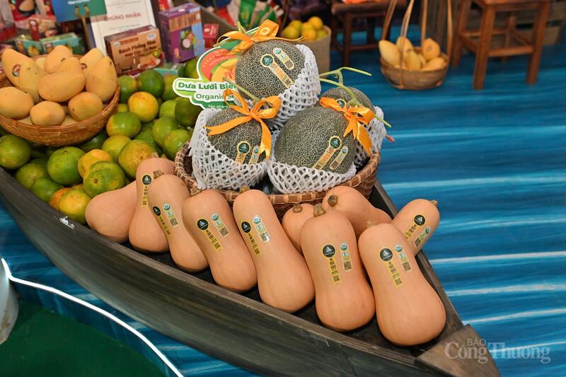 Cá tầm ‘khổng lồ được đấu giá tại Tuần lễ Nông sản Việt 2025 - 10