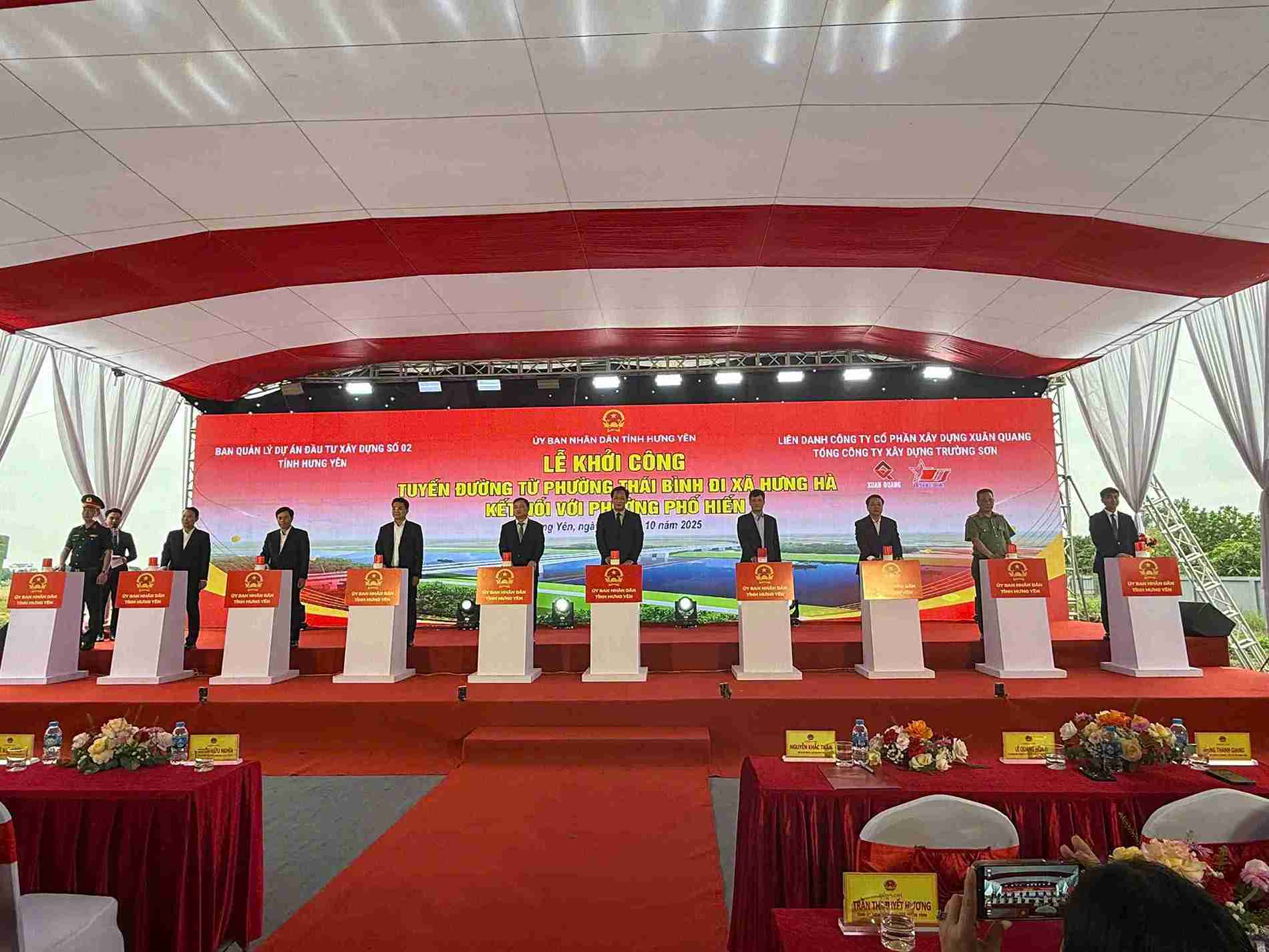 Lễ khởi công tuyến đường nối phường Thái Bình với phường Phố Hiến sáng 31.10 tại Hưng Yên. Ảnh: Mai Hương