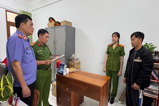 Bắt giám đốc và nhân viên công ty sản xuất cà phê giả ở Gia Lai