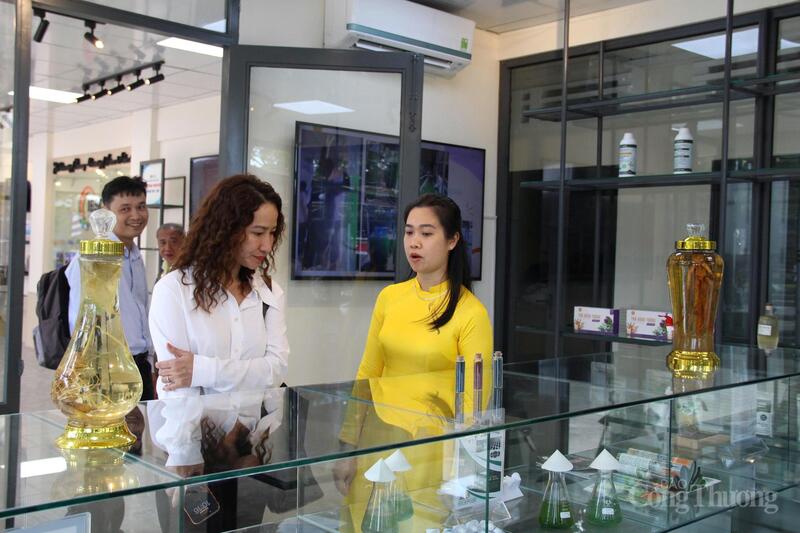 Giới thiệu các sản phẩm nghiên cứu của trường Đại học Sư phạm về sâm Ngọc Linh và dược liệu