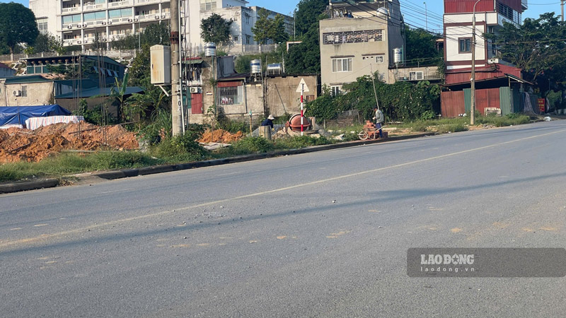 Người dân xây dựng nhà cửa sau khi được bố trí tái định cư. Ảnh: Đinh Đại