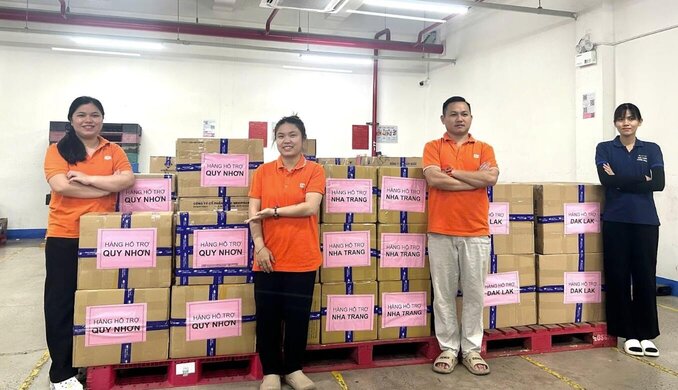Thuốc men, vật tư y tế từ Long Châu sẵn sàng hỗ trợ người dân vùng lũ Miền Trung.