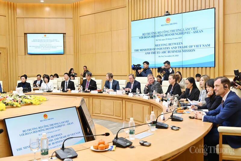 Đại diện các doanh nghiệp trong EU-ABC tham dự buổi làm việc.