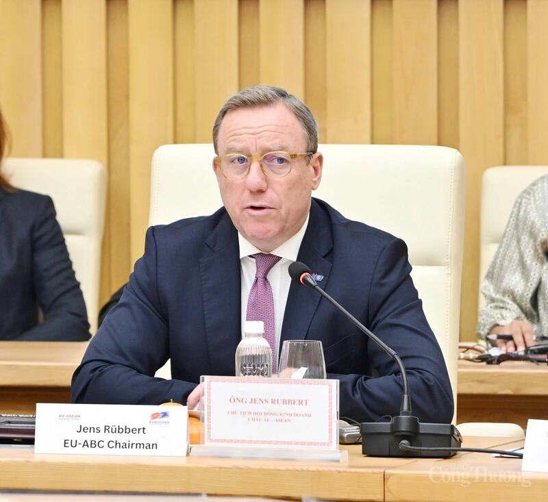 Ông Jens Rubbert - Chủ tịch Hội đồng kinh doanh EU - ASEAN nhận định, Hiệp định EVFTA đã và đang là xung lực thúc đẩy thương mại Việt Nam - EU.