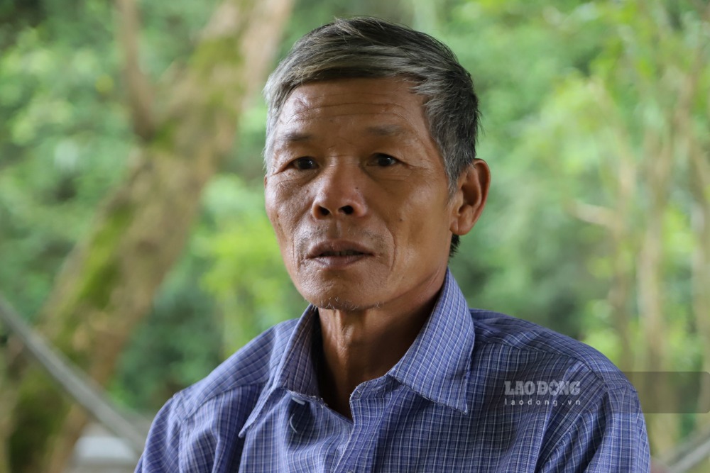 Ông Trần Đình Phước (người dân thôn Phú Gia, xã Chân Mây – Lăng Cô) cho rằng, ông sống ở gần đây từ những năm 90, hơn 30 năm rồi nhưng trước nay khu vực này chưa từng xảy ra sạt lở. Từ khi khu nghĩa trang thi công, gặp mưa bão nên mới xảy ra tình trạng sạt lở lan xuống nghĩa địa bên dưới và khu vực đầm. “Về lâu dài chắc chắn cần phải gia cố. Một là phải xây kè, hai là có biện pháp nào đó phù hợp, vì mái taluy hiện nay rất dốc, nước từ trên cao đổ xuống lâu ngày sẽ gây xói mòn và tiếp tục sạt lở.” – ông Phước nói.