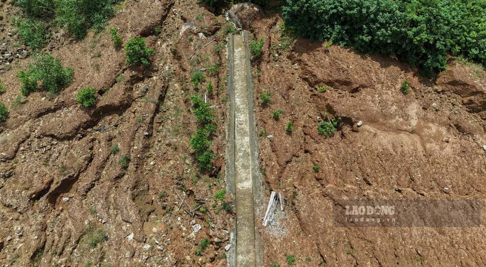 Taluy âm đang tiếp tục bị uy hiếp, có nguy cơ tiếp tục sạt lở.