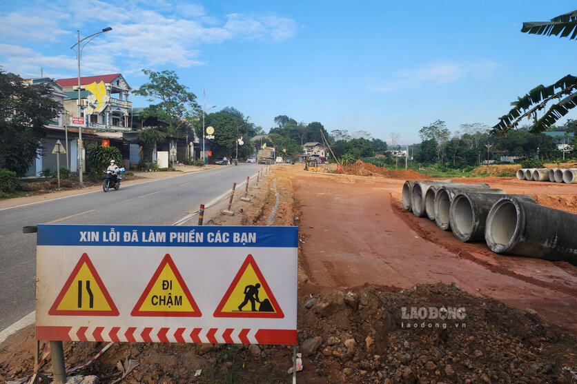 Đoạn đấu nối đang được mở rộng. Ảnh: Tô Công.