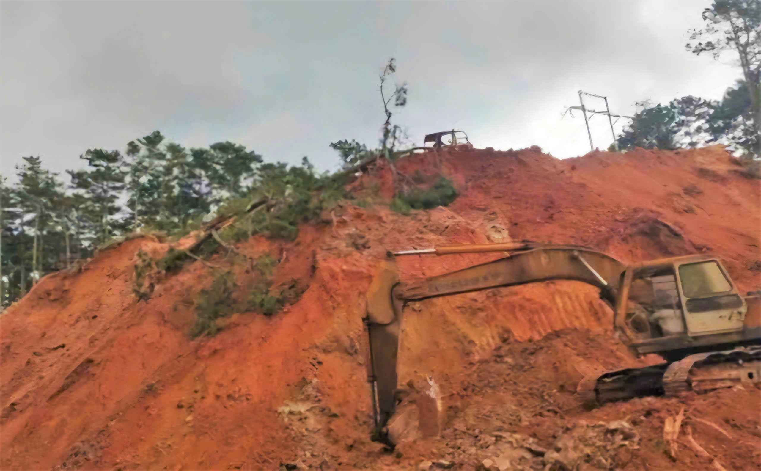 Quả đồi với hơn 60.000m3 đất đá có nguy cơ sạt lở trên đèo D'ran