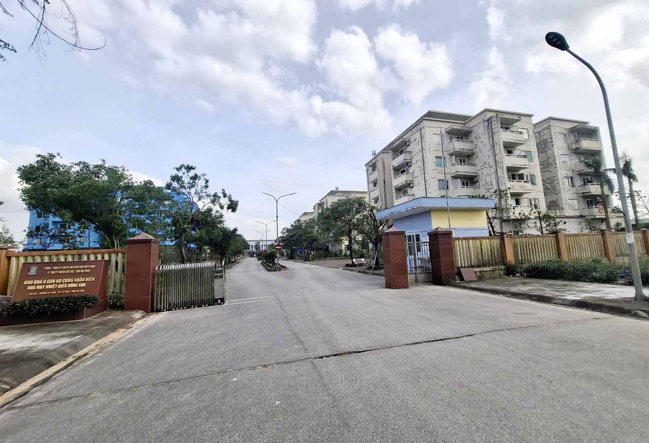 Khu nhà ở cho công nhân của Công ty Nhiệt điện dầu khí Hà Tĩnh. Ảnh: Trần Tuấn.