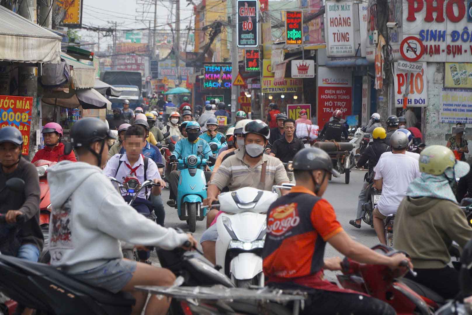 Đoạn đường nút giao ngã 5 giữa các tuyến Vĩnh Lộc - Quách Điêu - Võ Văn Vân - Nguyễn Thị Tú sẽ được xây dựng đồng bộ để cải thiện khả năng thông hành. Ảnh: Nguyên Chân