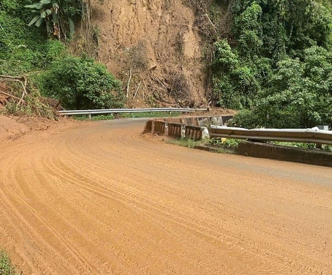 Đèo Sông Pha thông tuyến sau vụ sạt lở do mưa lớn