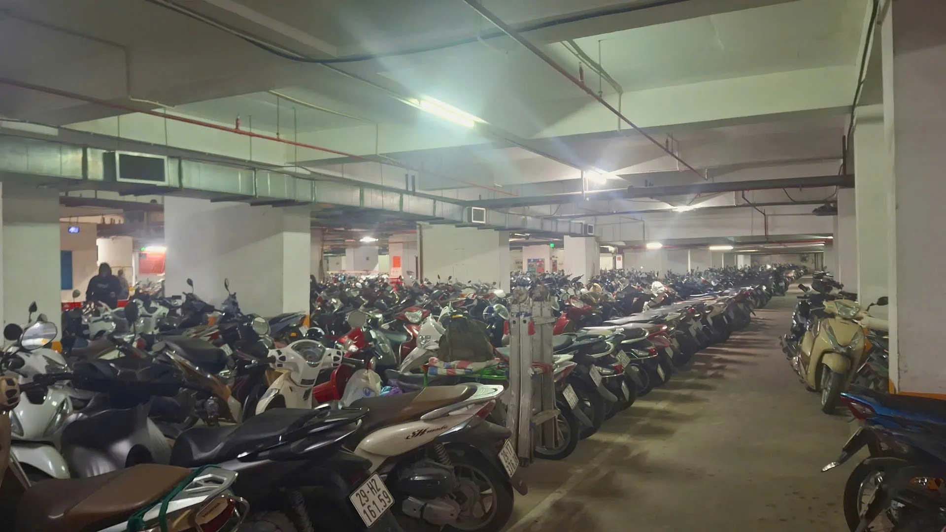 Hầm trông giữ xe chung cư HH Linh Đàm. Ảnh: Sóng Hữu